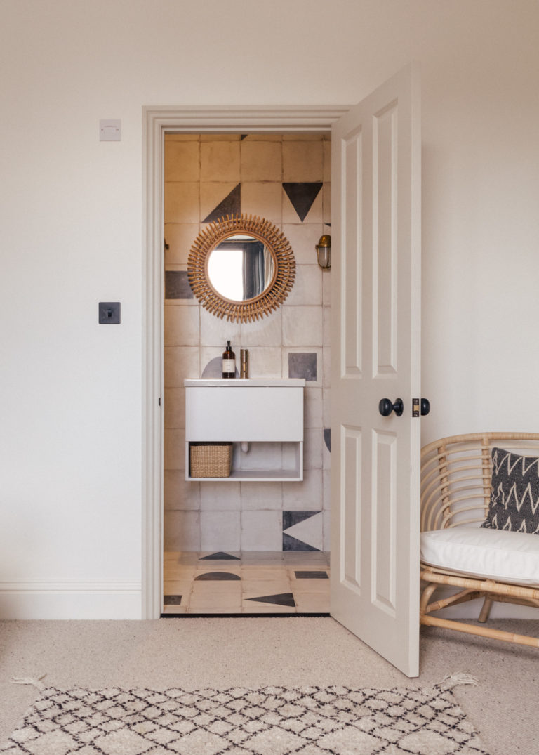 WANDLE LONDON, SW17 - SHOOTFACTORY - LONDON LOCATION HOUSE
