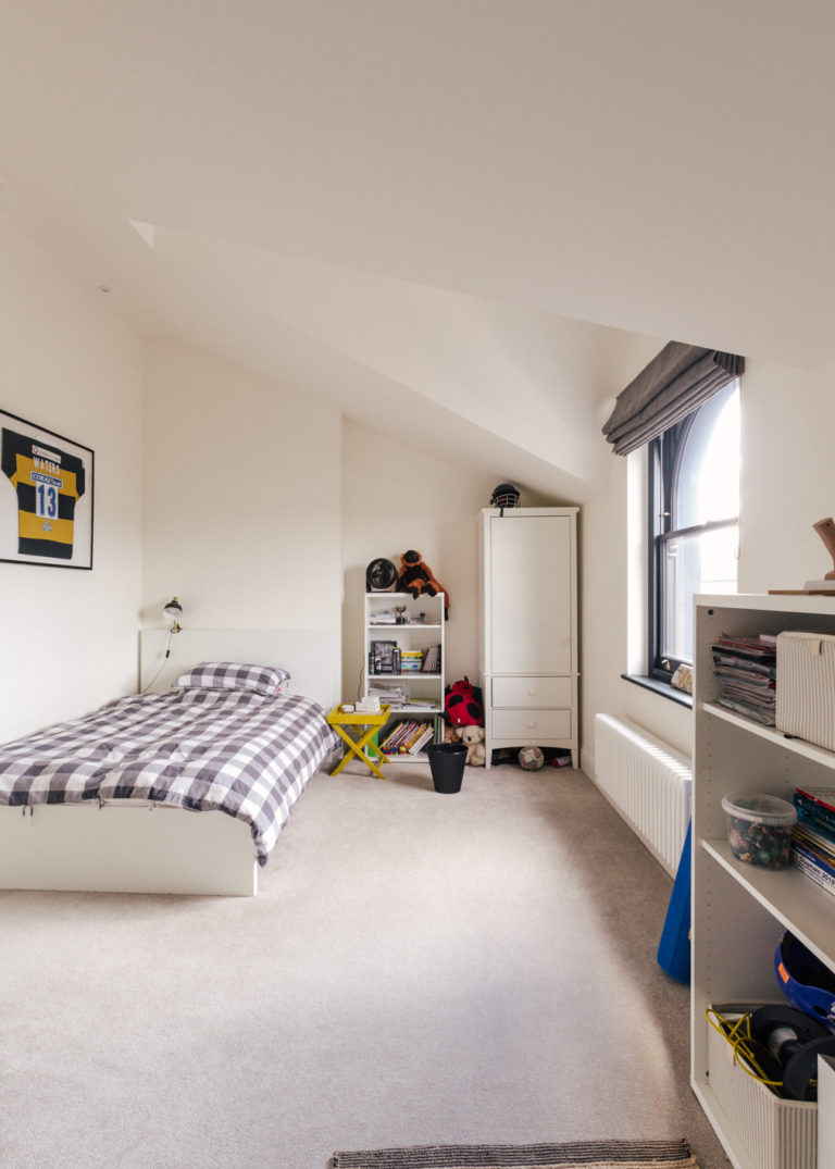 WANDLE LONDON, SW17 - SHOOTFACTORY - LONDON LOCATION HOUSE