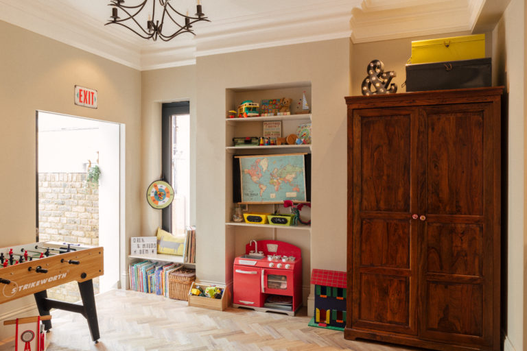 WESTCOMBE LONDON, SE3 - SHOOTFACTORY - LONDON LOCATION HOUSE