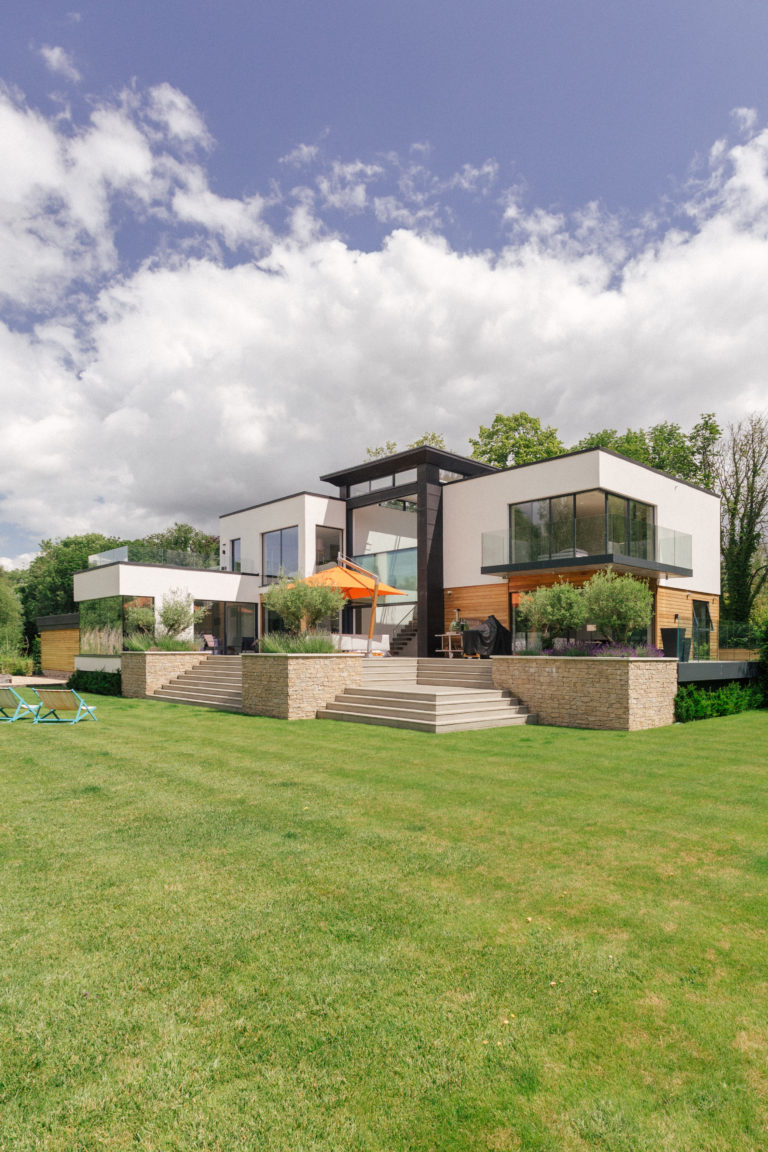 SERENO HENLEY ON THAMES, RG9 - SHOOTFACTORY - OTHER UK HOUSES