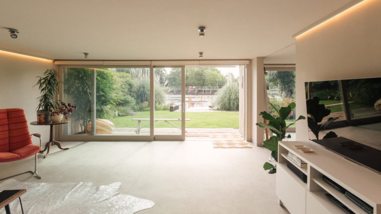 RIVERSIDE SUNBURY, TW16