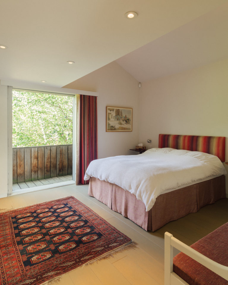 RIVERSIDE SUNBURY, TW16