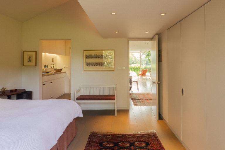 RIVERSIDE SUNBURY, TW16