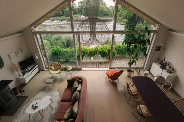 RIVERSIDE SUNBURY, TW16