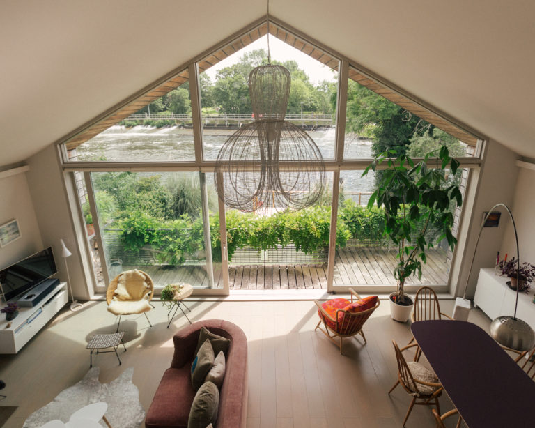 RIVERSIDE SUNBURY, TW16
