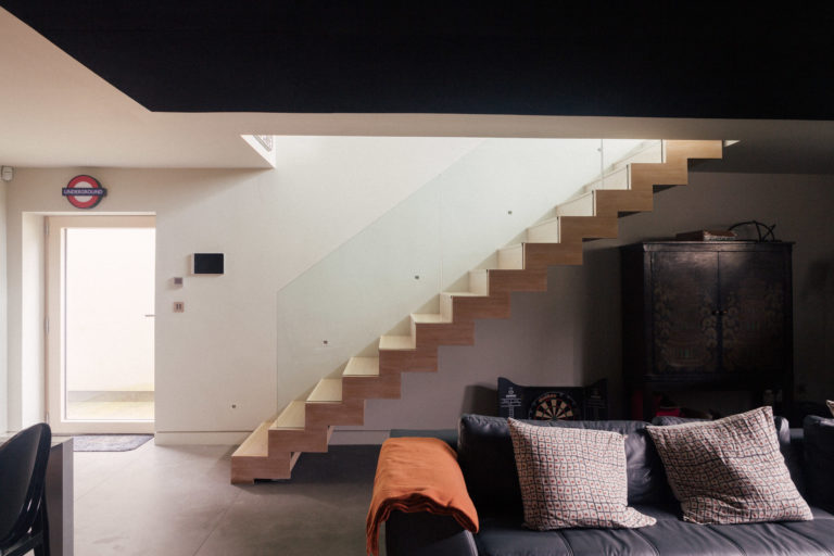 WARDVALE SURREY, RH7 - SHOOTFACTORY - OTHER UK HOUSES