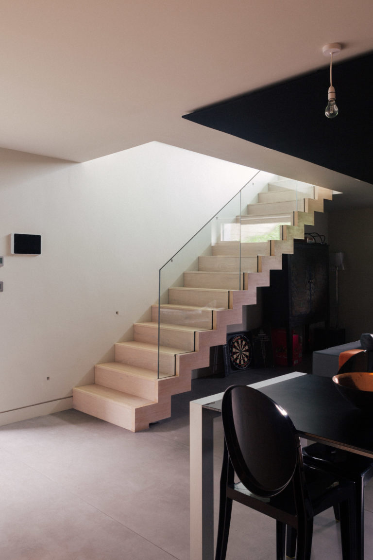 WARDVALE SURREY, RH7 - SHOOTFACTORY - OTHER UK HOUSES