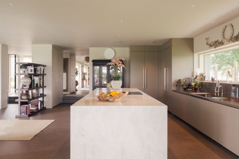 WARDVALE SURREY, RH7 - SHOOTFACTORY - OTHER UK HOUSES