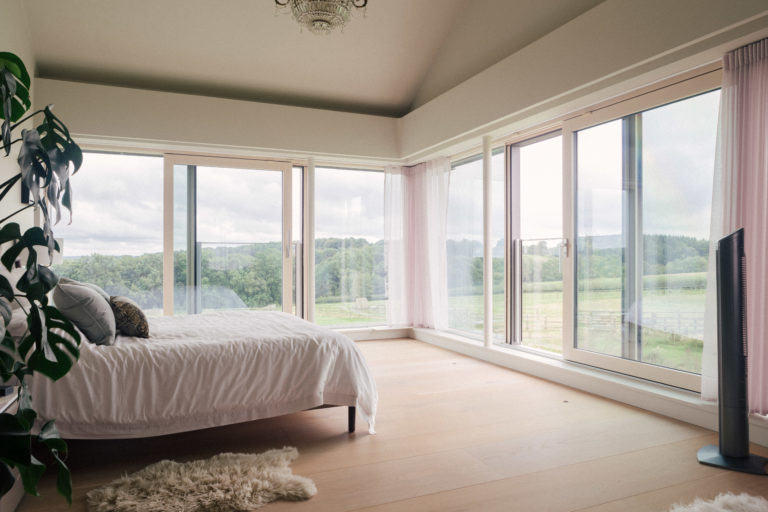 WARDVALE SURREY, RH7 - SHOOTFACTORY - OTHER UK HOUSES