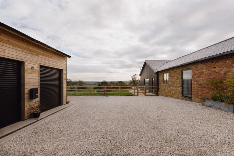 RUGBY Warwickshire, CV23- SHOOTFACTORY - OTHER UK HOUSES