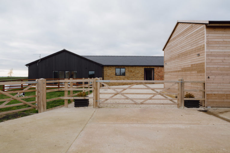 RUGBY Warwickshire, CV23- SHOOTFACTORY - OTHER UK HOUSES