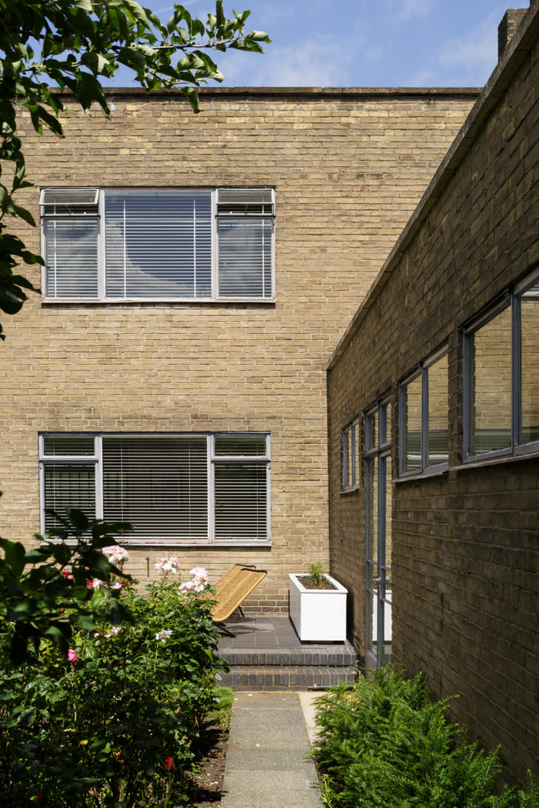HALSBURY LONDON, HA7 - SHOOTFACTORY - LONDON HOUSES