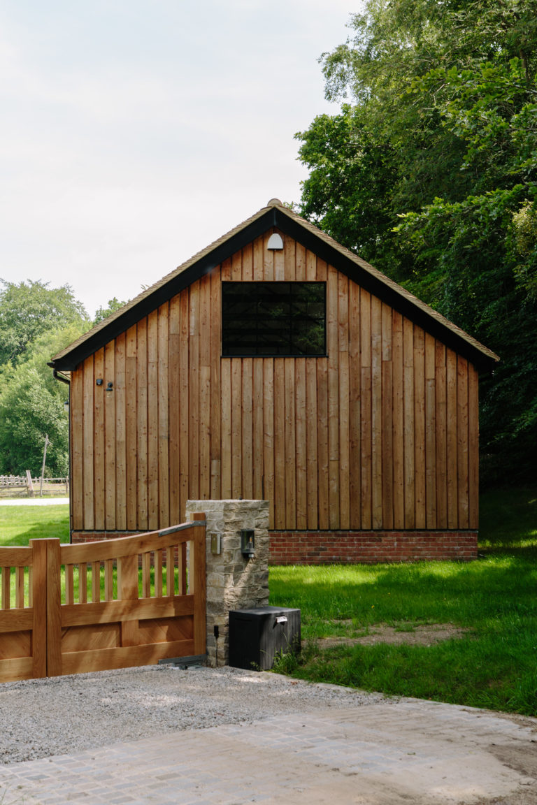 RANCH SURREY, GU5 - SHOOTFACTORY - OTHER UK HOUSES