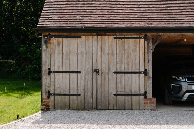 RANCH SURREY, GU5 - SHOOTFACTORY - OTHER UK HOUSES