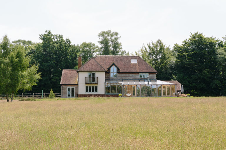 RANCH SURREY, GU5 - SHOOTFACTORY - OTHER UK HOUSES
