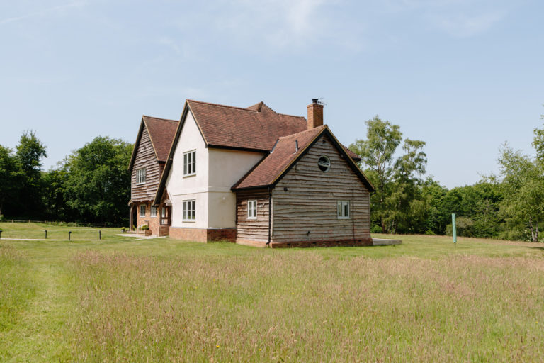 RANCH SURREY, GU5 - SHOOTFACTORY - OTHER UK HOUSES