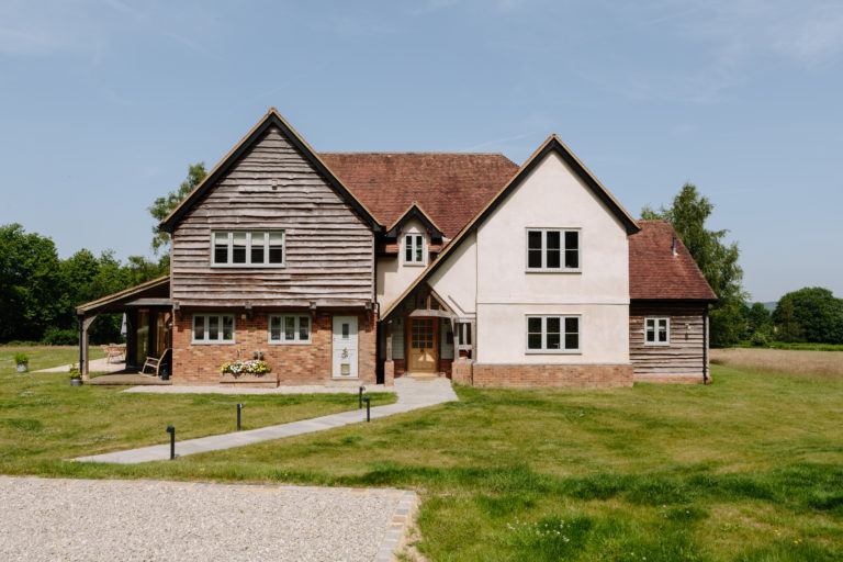 RANCH SURREY, GU5 - SHOOTFACTORY - OTHER UK HOUSES