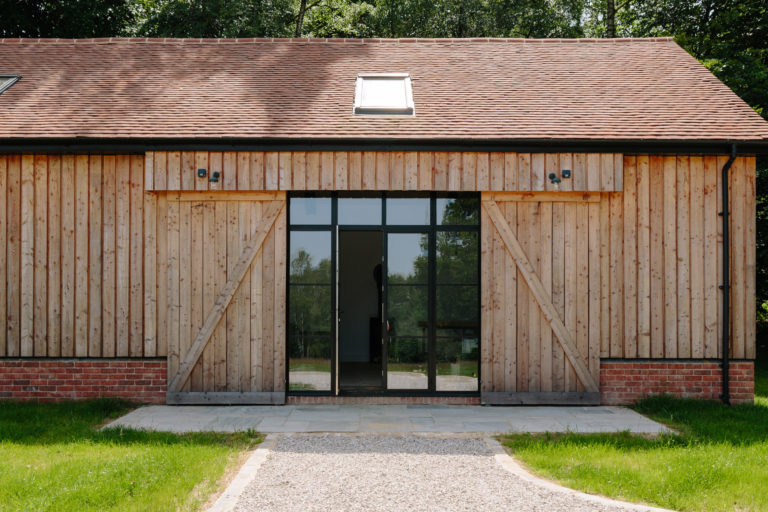 RANCH SURREY, GU5 - SHOOTFACTORY - OTHER UK HOUSES