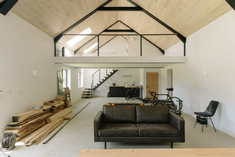 RANCH SURREY, GU5 - SHOOTFACTORY - OTHER UK HOUSES