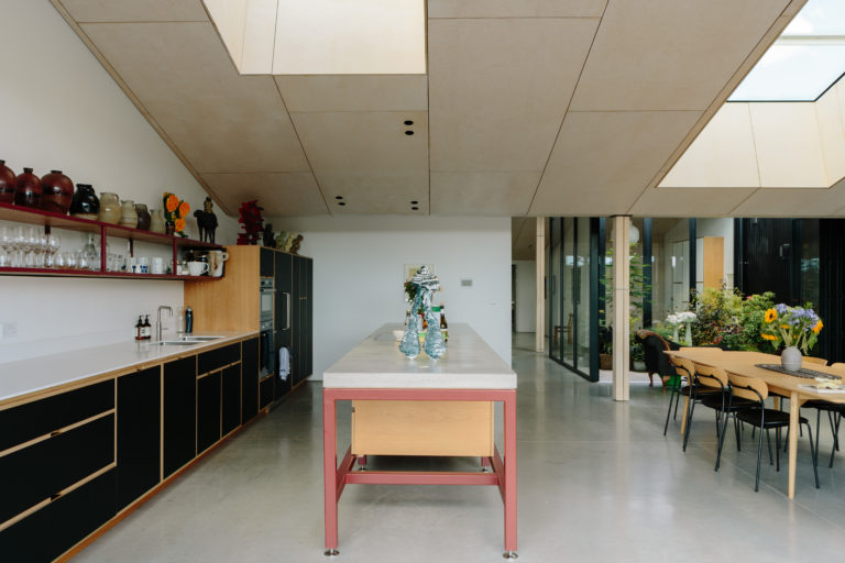 HAMBROOK BARN WEST SUSSEX, PO18 - SHOOTFACTORY - OTHER UK HOUSES