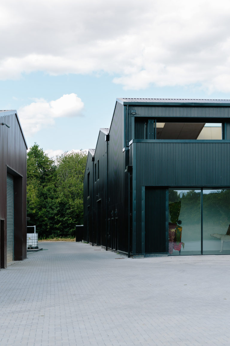 HAMBROOK BARN WEST SUSSEX, PO18 - SHOOTFACTORY - OTHER UK HOUSES