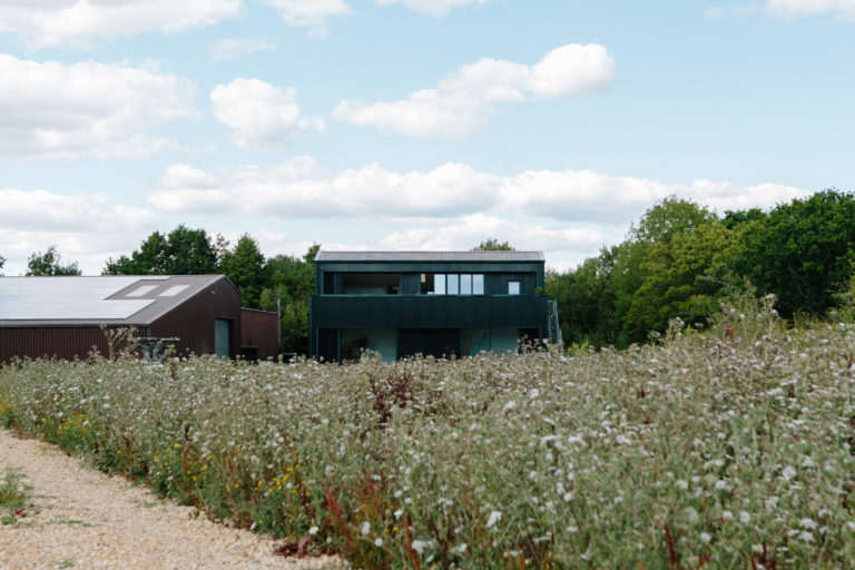 HAMBROOK BARN WEST SUSSEX, PO18 - SHOOTFACTORY - OTHER UK HOUSES