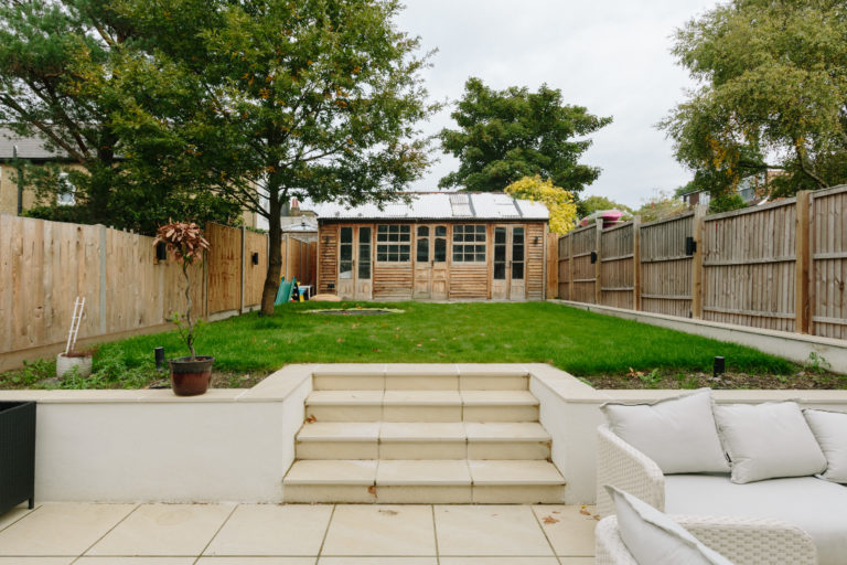 DAWS LONDON, NW7 -SHOOTFACTORY - LONDON HOUSES