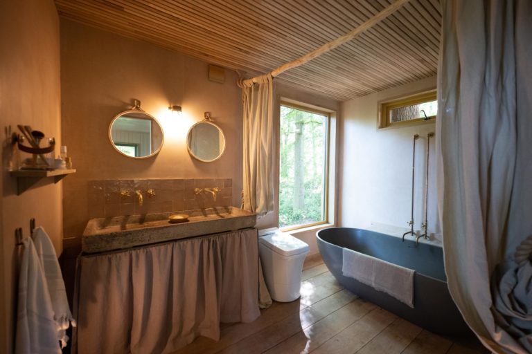 TREEHOUSE HEREFORDSHIRE, HR4 - SHOOTFACTORY - QUIRKY & UNUSUAL LOCATIONS
