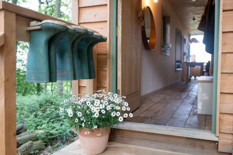 TREEHOUSE HEREFORDSHIRE, HR4 - SHOOTFACTORY - QUIRKY & UNUSUAL LOCATIONS