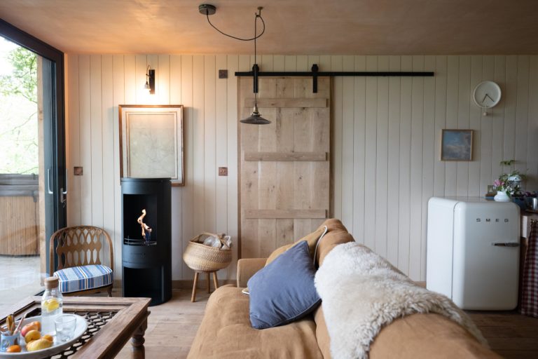 TREEHOUSE HEREFORDSHIRE, HR4 - SHOOTFACTORY - QUIRKY & UNUSUAL LOCATIONS