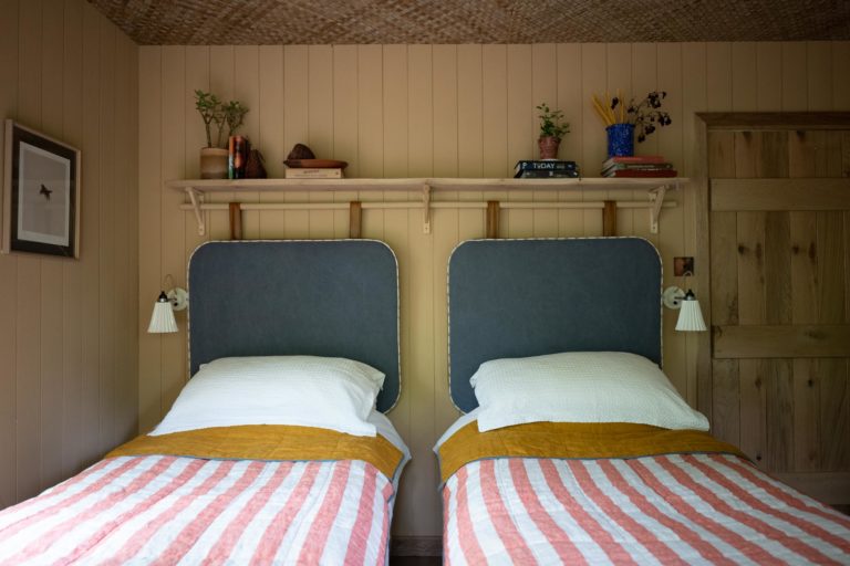 TREEHOUSE HEREFORDSHIRE, HR4 - SHOOTFACTORY - QUIRKY & UNUSUAL LOCATIONS