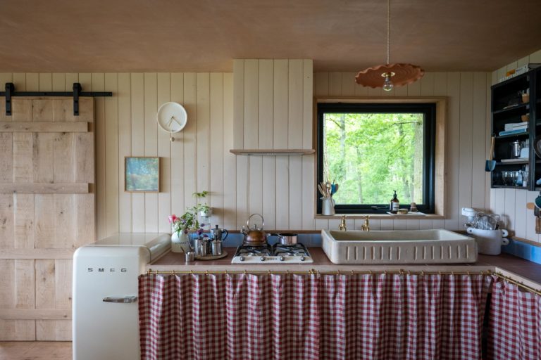 TREEHOUSE HEREFORDSHIRE, HR4 - SHOOTFACTORY - QUIRKY & UNUSUAL LOCATIONS