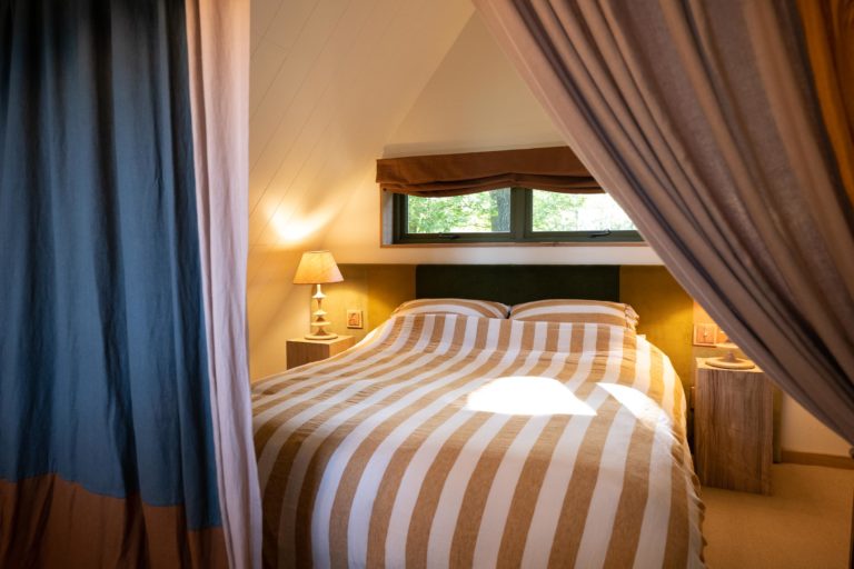 TREEHOUSE HEREFORDSHIRE, HR4 - SHOOTFACTORY - QUIRKY & UNUSUAL LOCATIONS