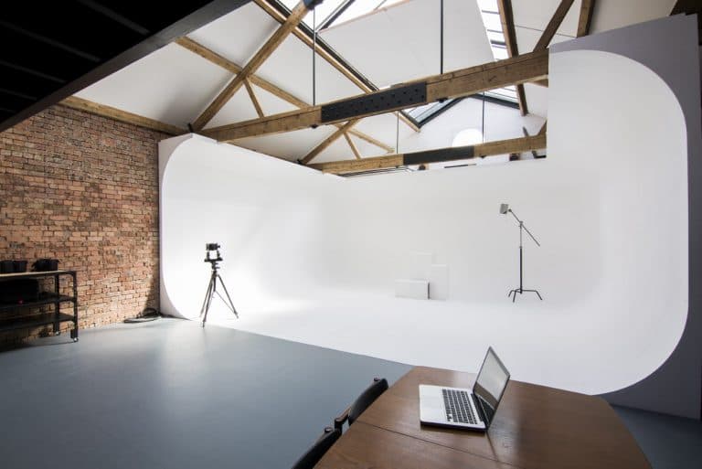 Cove - Blackout Photography Studio in London - SHOOTFACTORY