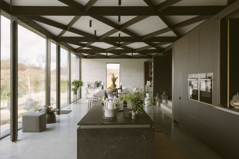 GLOVERS BARN ESSEX, CM17 - SHOOTFACTORY - OTHER UK HOUSES