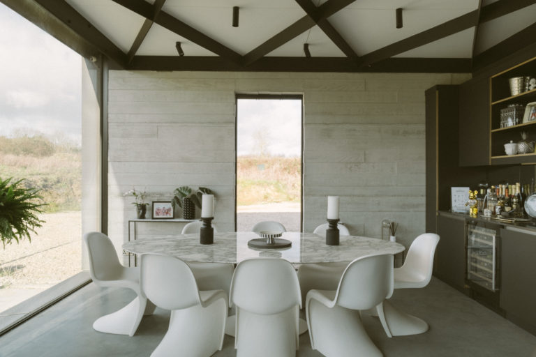 GLOVERS BARN ESSEX, CM17 - SHOOTFACTORY - OTHER UK HOUSES