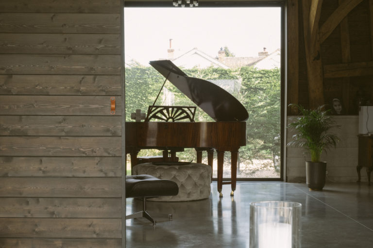 GLOVERS BARN ESSEX, CM17 - SHOOTFACTORY - OTHER UK HOUSES