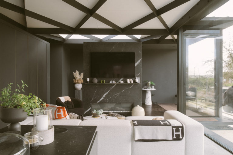 GLOVERS BARN ESSEX, CM17 - SHOOTFACTORY - OTHER UK HOUSES
