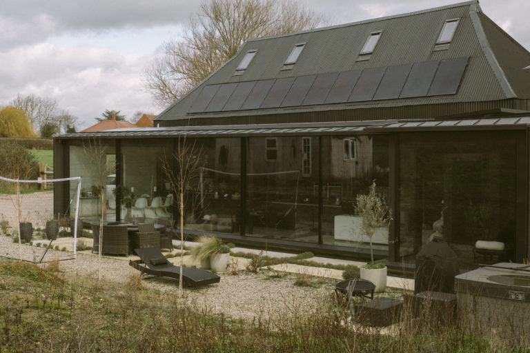 GLOVERS BARN ESSEX, CM17 - SHOOTFACTORY - OTHER UK HOUSES