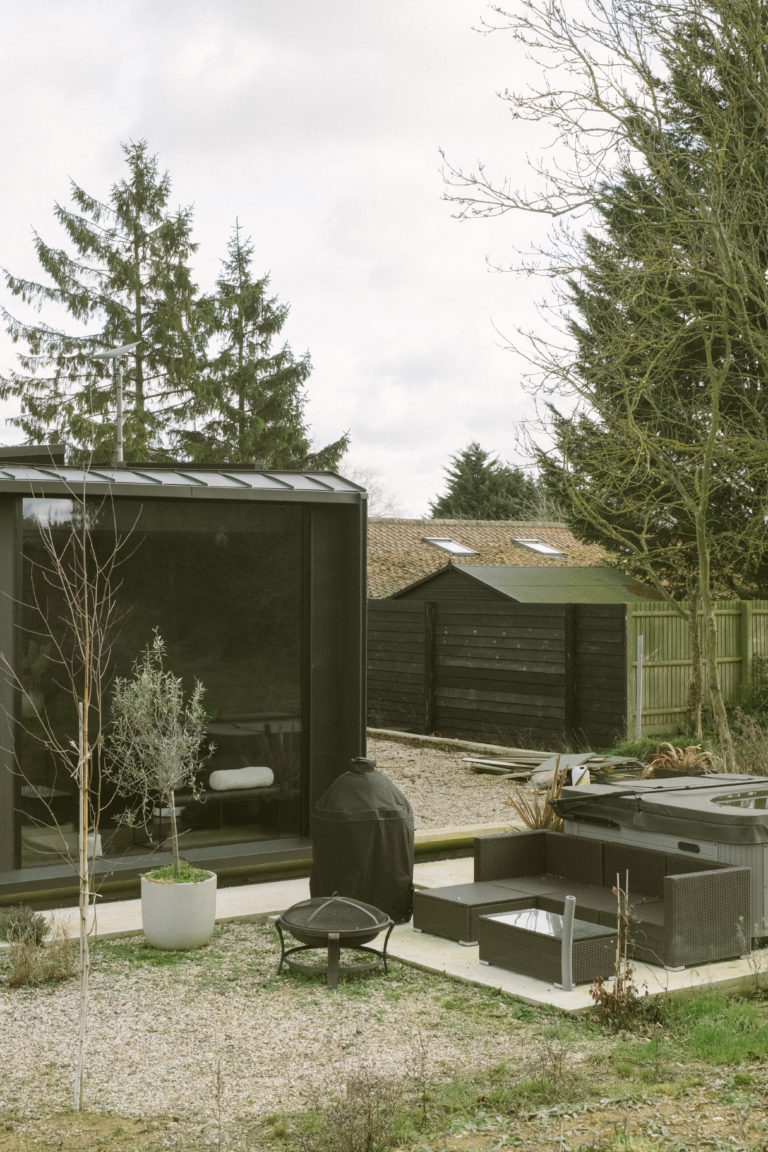 GLOVERS BARN ESSEX, CM17 - SHOOTFACTORY - OTHER UK HOUSES