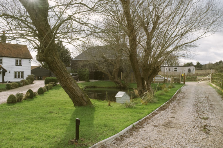 GLOVERS BARN ESSEX, CM17 - SHOOTFACTORY - OTHER UK HOUSES