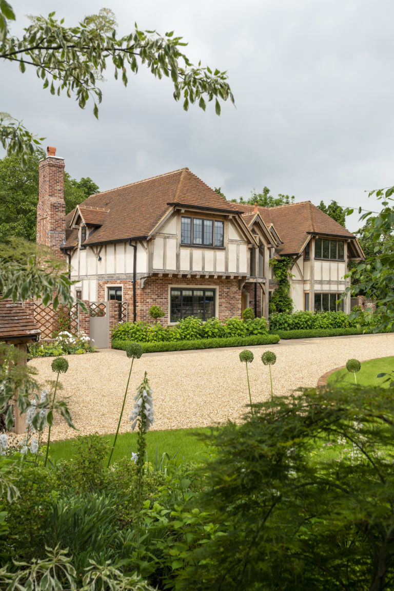 AUTUMN SURREY, CR3 - SHOOTFACTORY - OTHER UK HOUSES