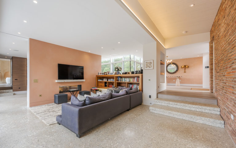 BEL AIR SURREY, GU8 - SHOOTFACTORY - OTHER UK HOUSES