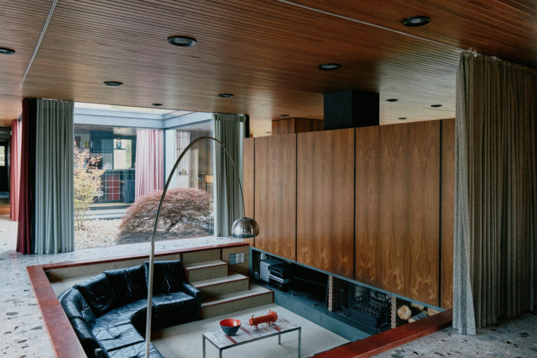MODERNIST NOTTINGHAM, NG15 - SHOOTFACTORY - OTHER UK HOUSES