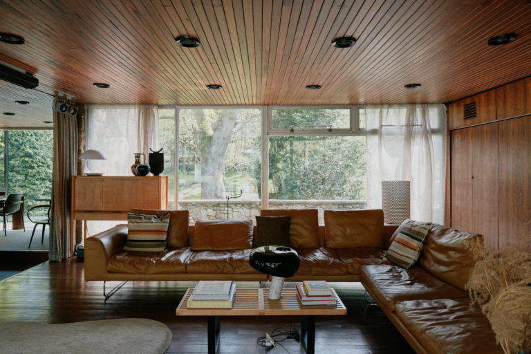 MODERNIST NOTTINGHAM, NG15 - SHOOTFACTORY - OTHER UK HOUSES