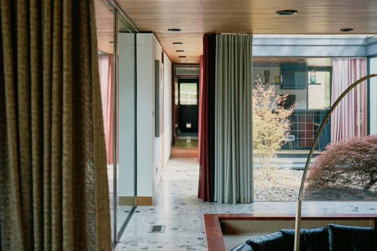 MODERNIST NOTTINGHAM, NG15 - SHOOTFACTORY - OTHER UK HOUSES