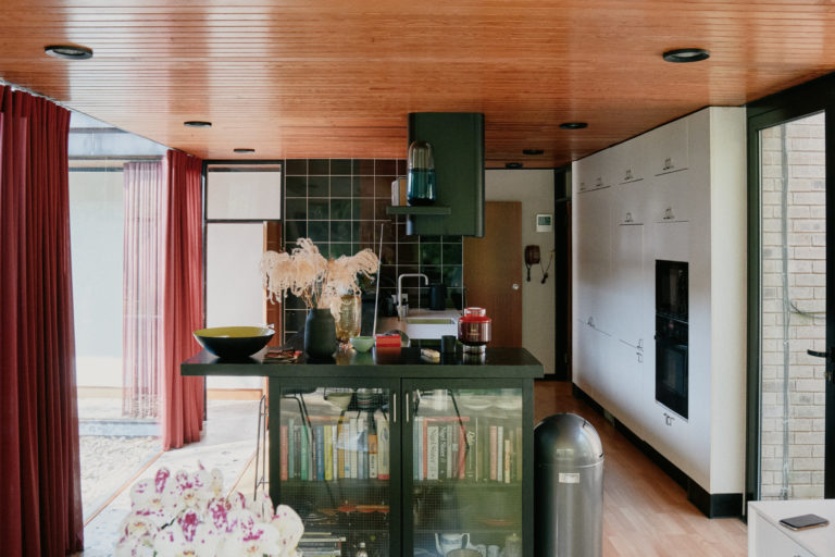 MODERNIST NOTTINGHAM, NG15 - SHOOTFACTORY - OTHER UK HOUSES