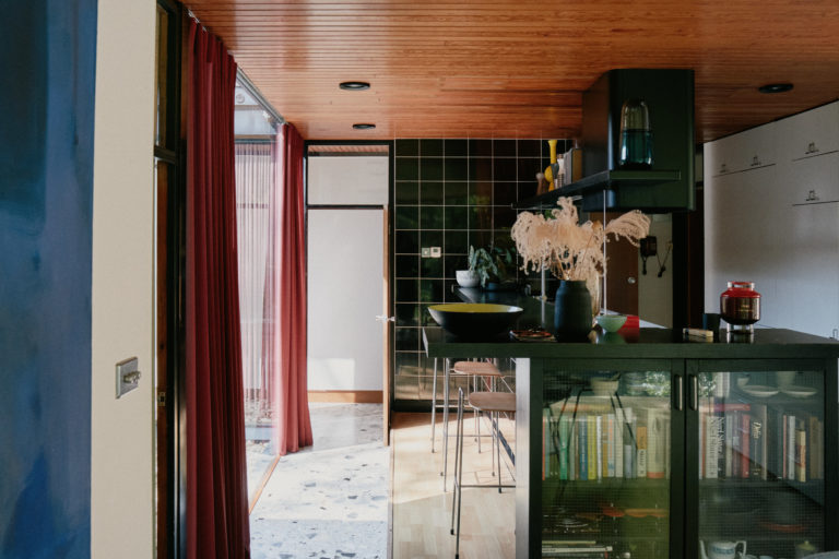 MODERNIST NOTTINGHAM, NG15 - SHOOTFACTORY - OTHER UK HOUSES
