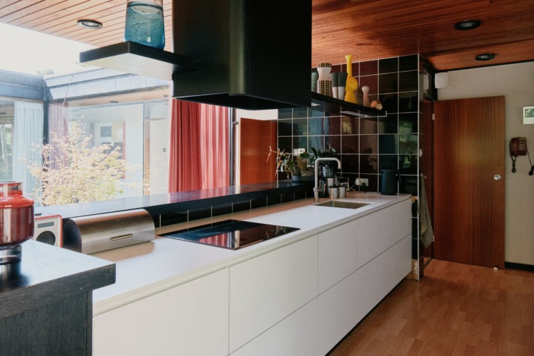 MODERNIST NOTTINGHAM, NG15 - SHOOTFACTORY - OTHER UK HOUSES