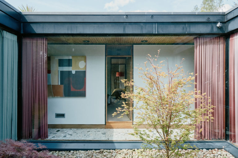 MODERNIST NOTTINGHAM, NG15 - SHOOTFACTORY - OTHER UK HOUSES